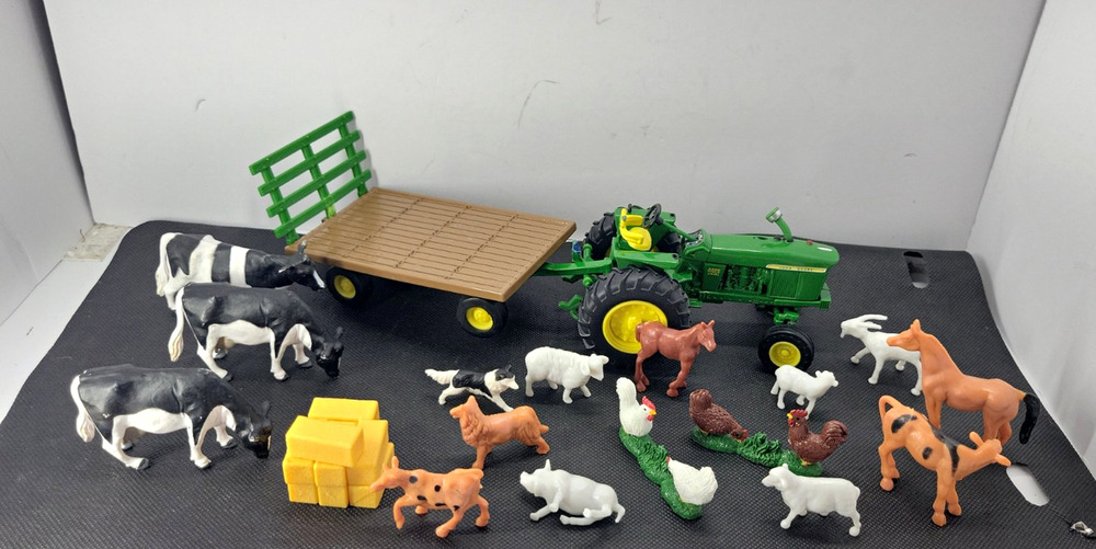 John Deere 4020 Agriculture Toy Tractor w Wagon Trailer & Farm Animal Figure Lot